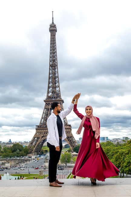 Paris: Photoshoot Around Eiffel Tower with 55 Edited Photos - Is $100 good value for a private group?