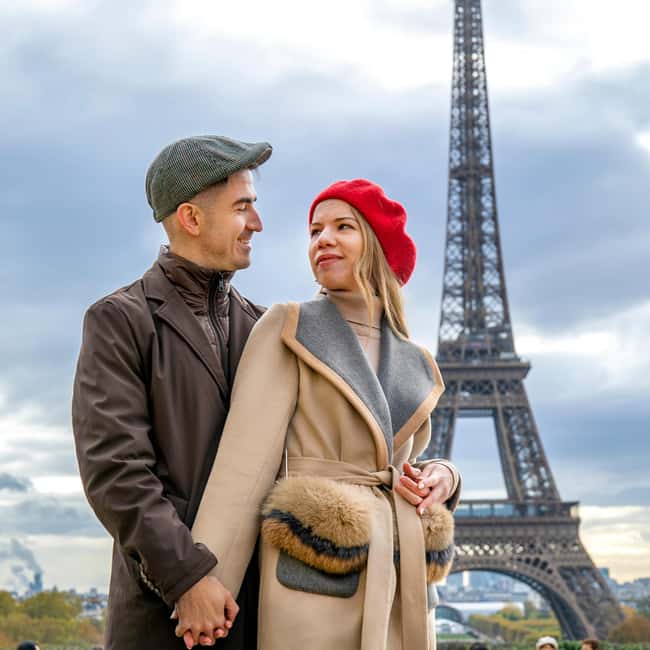 Paris: Photoshoot Around Eiffel Tower with 55 Edited Photos - Meeting at Trocadéro and getting comfortable