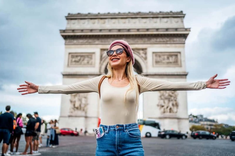 Paris: Photoshoot at The Big Three - Framing the Arc de Triomphe from the avenue