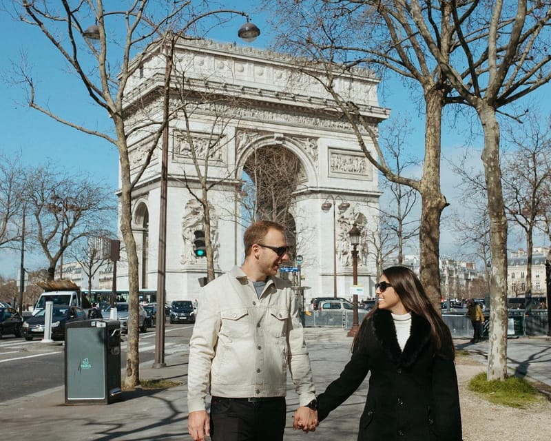 Paris: Photoshoot at the Eiffel Tower / Arc de Triomphe - How the posing help affects the experience