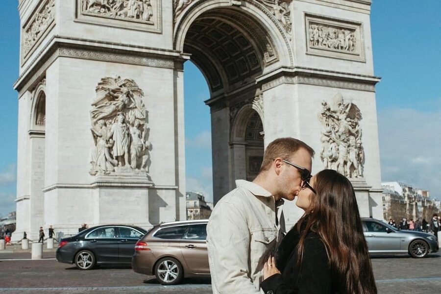 Paris: Photoshoot at the Eiffel Tower / Arc de Triomphe - Timing, pace, and the sunrise promise