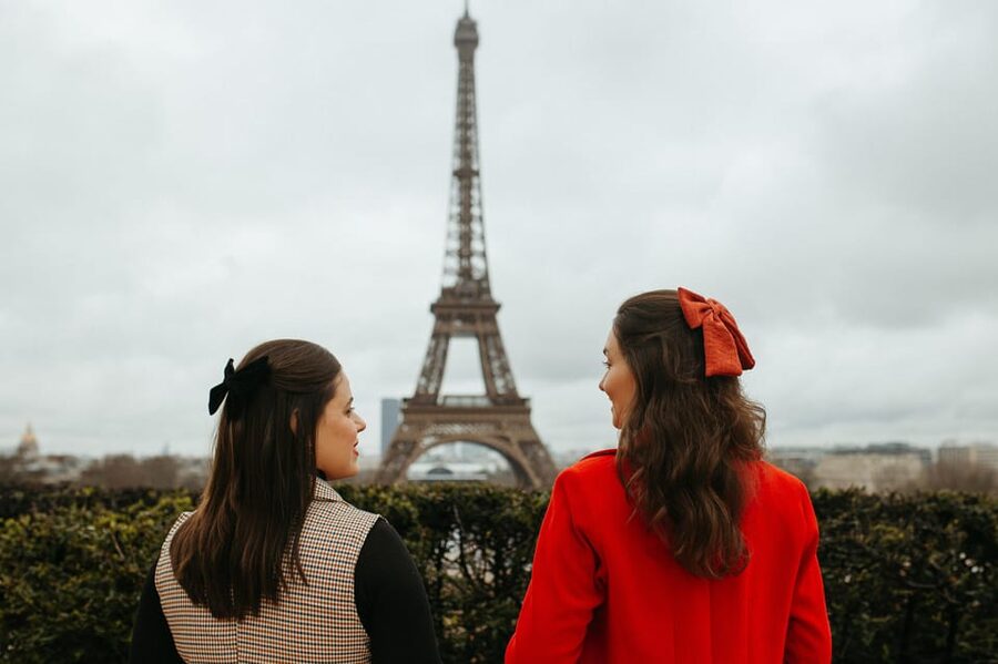 Paris: Photoshoot at the Eiffel Tower / Arc de Triomphe - Private groups and accessibility