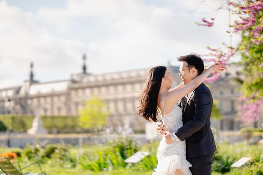 Paris: Premium Professional Photo Shoot - Louvre, Montmartre, and Other Choices