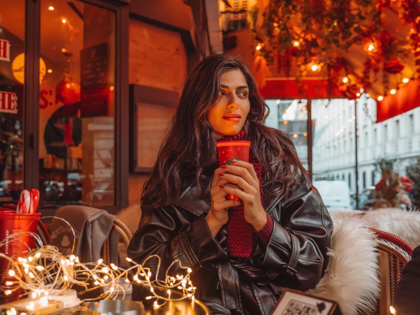 Paris: Private Christmas Photoshoot with Props - Eiffel Tower portraits without a long city tour