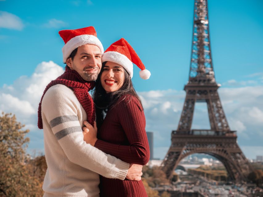 Paris: Private Christmas Photoshoot with Props - A stroll along Trocadéro adds variety