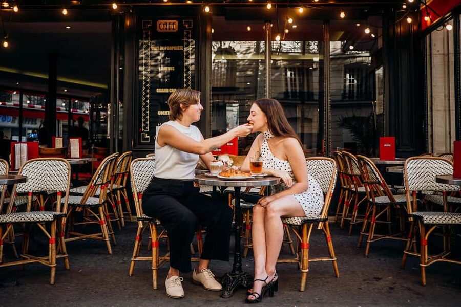 Paris: Private Eiffel Tower Photoshoot for Couples & Family - Why this one-hour Eiffel Tower session works