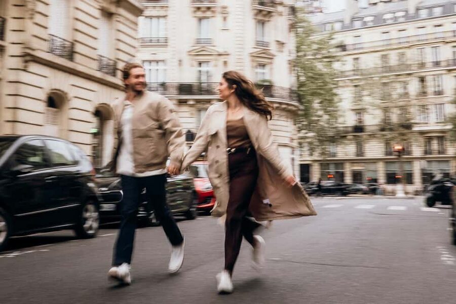 Paris: Private Eiffel Tower Photoshoot for Couples & Family - What the photographer does for camera-shy people
