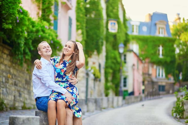 Paris: Private Montmartre Photoshoot with Parisian Charm - Why Montmartre works so well for photographs
