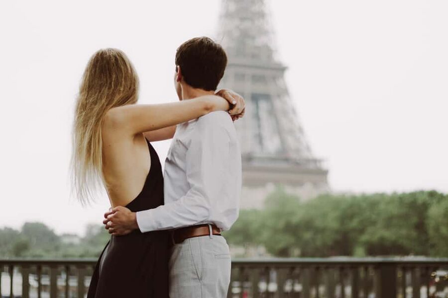 Paris: Private Photo Shoot in Two Locations - First stop: the Eiffel Tower