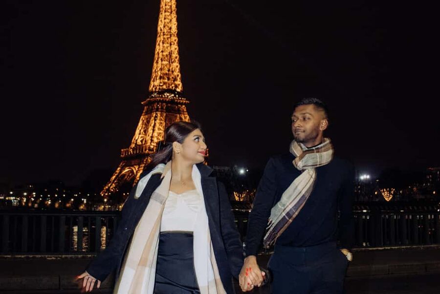Paris: Private Photo Shoot in Two Locations - Second stop: Pont de Bir-Hakeim