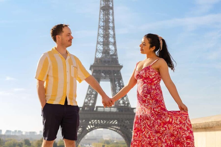Paris: Private Photoshoot at the Eiffel Tower - The Eiffel Tower photo stop