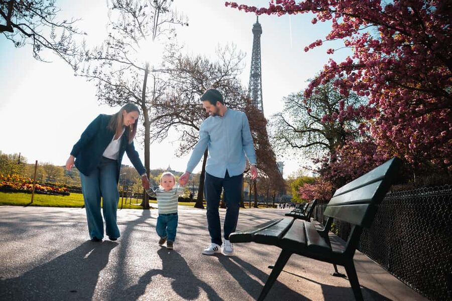 Paris: Private Photoshoot near any chosen Landmark - Timing, access, and booking flexibility