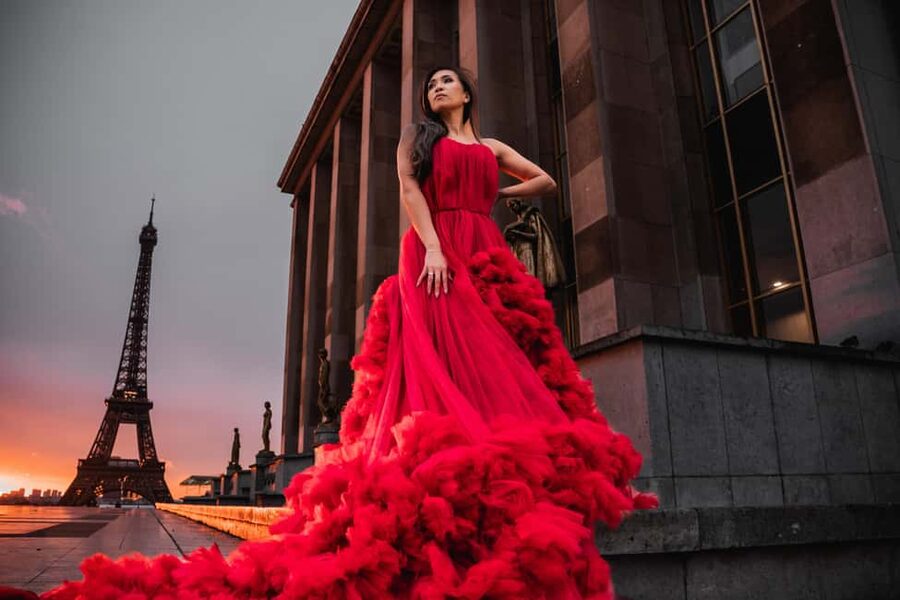 Paris: Private Photoshoot Near Eiffel Tower 55 Photos - Why a one-hour Eiffel Tower shoot works