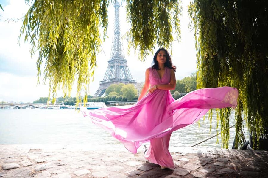 Paris: Private Photoshoot Near Eiffel Tower 55 Photos - Meeting Dylan near the Eiffel Tower