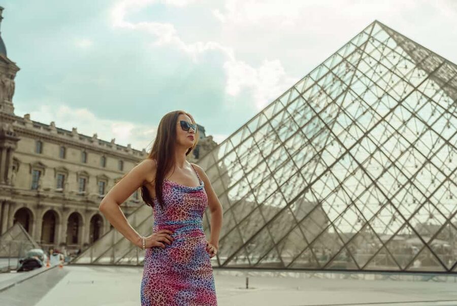 Paris: Private Photoshoot Outside the Louvre Museum - Why a Louvre photoshoot can be worth your time