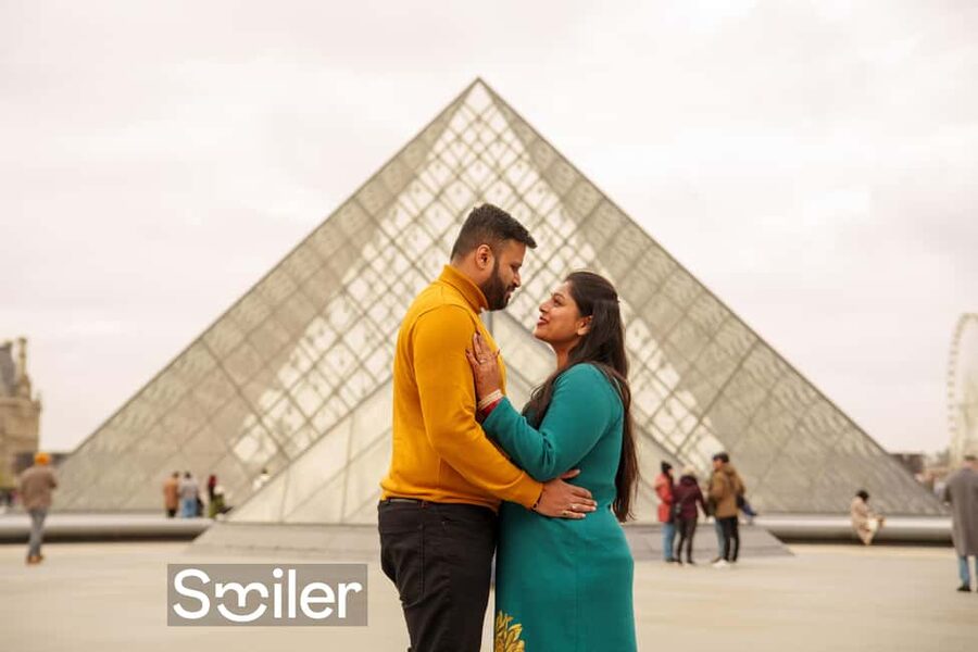 Paris: Private Photoshoot Outside the Louvre Museum - Who should book this experience