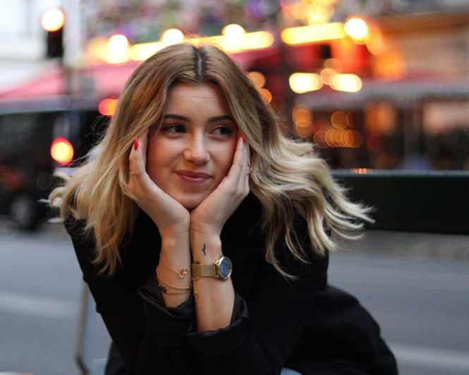 Paris: Private photoshoot with a Professional - Two short photo stops around the Eiffel Tower