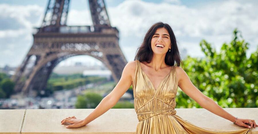 Paris: Private VIP Photoshoot with Experienced Photographer - Eiffel Tower Views and Central Paris Backdrops