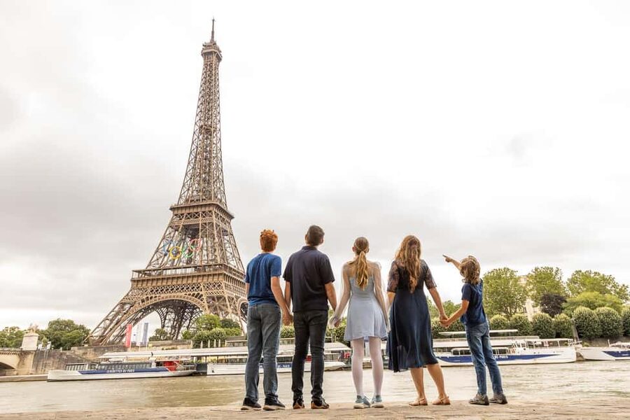 Paris: Professional Photoshoot - Why this route works better than one fixed photo spot