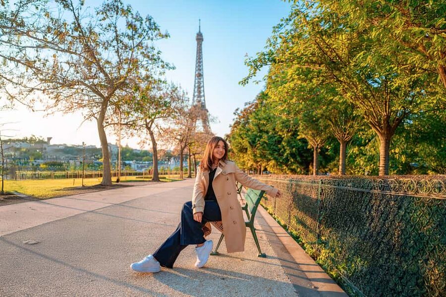 Paris: Professional Photoshoot with the Eiffel Tower - Why a short Eiffel Tower session can be worth it