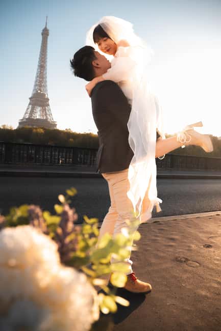 Paris: Quick Private Photography Session near Eiffel Tower - What the $64 price gets you