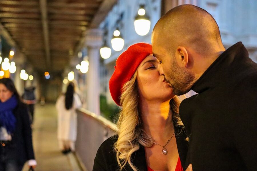 Paris: Romantic Photoshoot for Couples - Why a private photographer beats a phone selfie