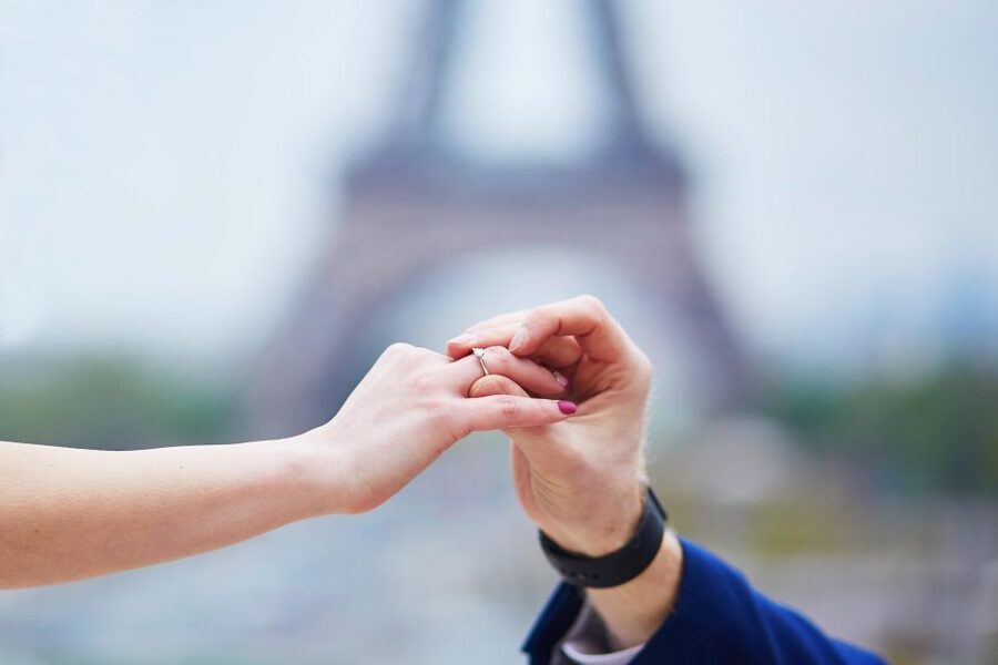 Paris: Romantic Photoshoot for Couples - Rain, cold, crowds, and evening light