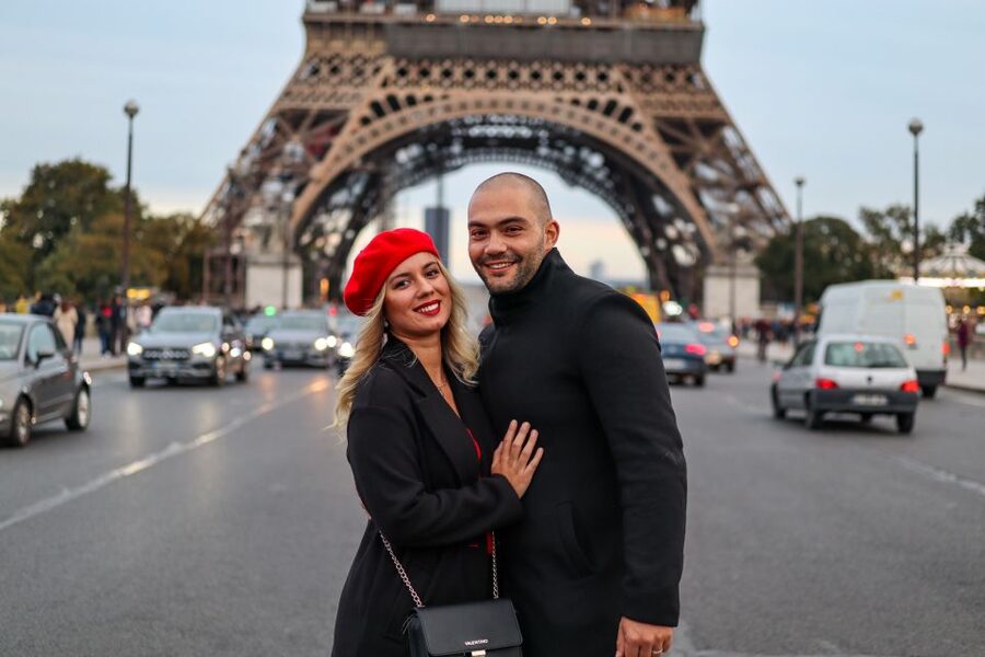 Paris: Romantic Photoshoot for Couples - Who should book this Eiffel Tower session?