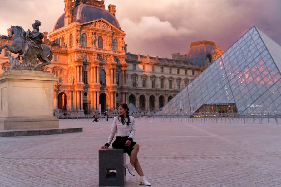 Paris:sunset photoshoot in ❤️️ of Paris- Louvre Orsay Eiffel - The 30-minute route adds the Tuileries or Louvre Pyramid