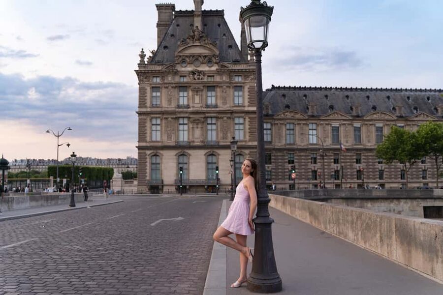 Paris:sunset photoshoot in ❤️️ of Paris- Louvre Orsay Eiffel - How much value does the $42 price offer?