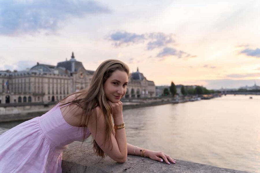 Paris:sunset photoshoot in ❤️️ of Paris- Louvre Orsay Eiffel - What happens during the 15-minute session