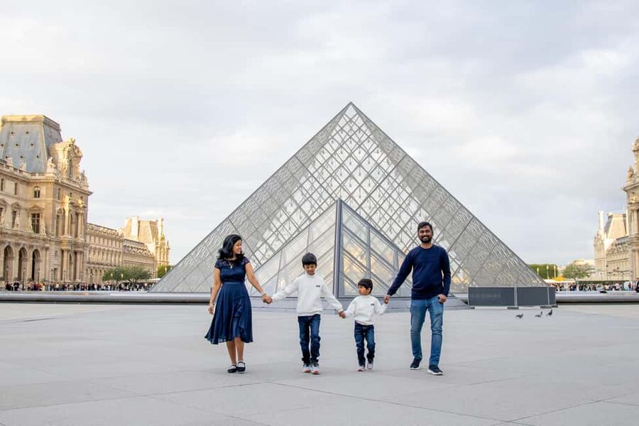 Paris: The Essentials, Private Photoshoot - Posing Help Makes the Biggest Difference