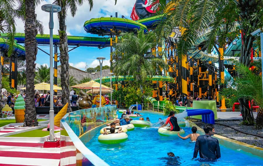 Pattaya: Columbia Pictures Aquaverse Cabana Experiences - Getting there and starting at the ticket counter
