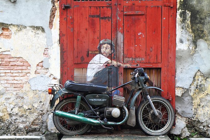Penang Instagrammable Tour with Lunch - George Town street art in about one hour