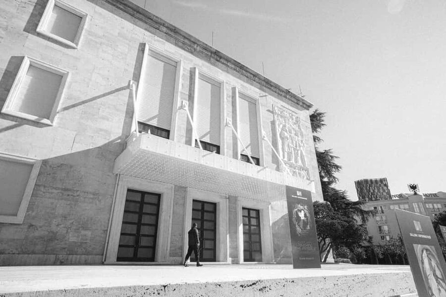 Personal photographer in Tirana (book a day in advance!) - Booking, meeting, and timing details