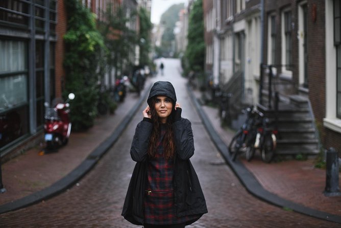 Personal Travel and Vacation Photographer Tour in Amsterdam - What working with the photographer is like