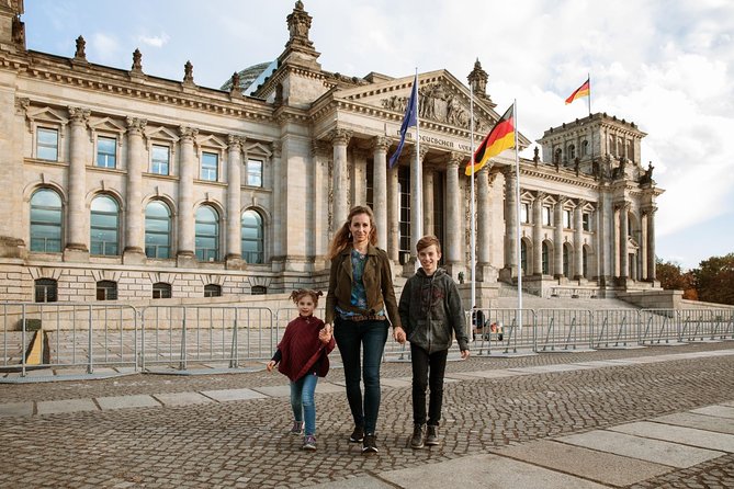 Personal Travel and Vacation Photographer Tour in Berlin - What the photographer adds beyond a phone