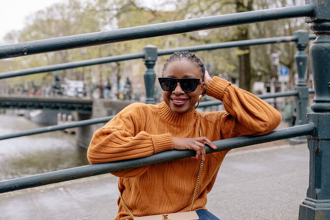 Personalized Amsterdam Photoshoot with Professional Photographer - How Olga helps you look natural