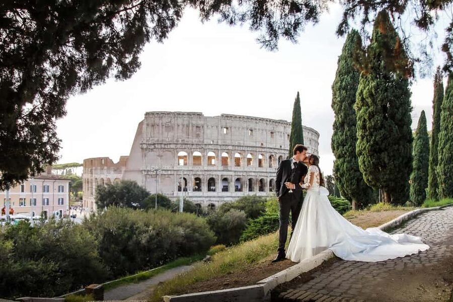 Personalized Photo Shoot at Rome's Main Icons - Trevi Fountain: dramatic stone and close-up portraits