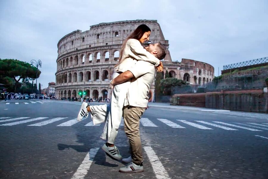 Personalized Photo Shoot at Rome's Main Icons - Castel Sant’Angelo and Ponte Umberto