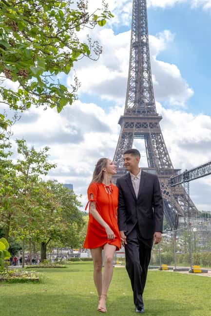 Photo session for couples with flowers around Eiffel tower - What is not part of the experience