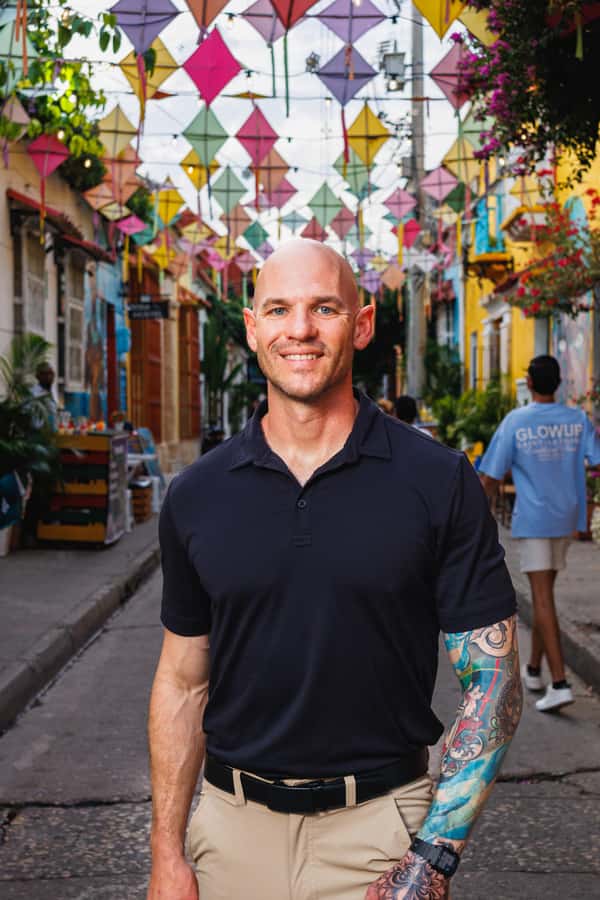 photo session through the streets of cartagena - Choosing clothes, timing, and personal style