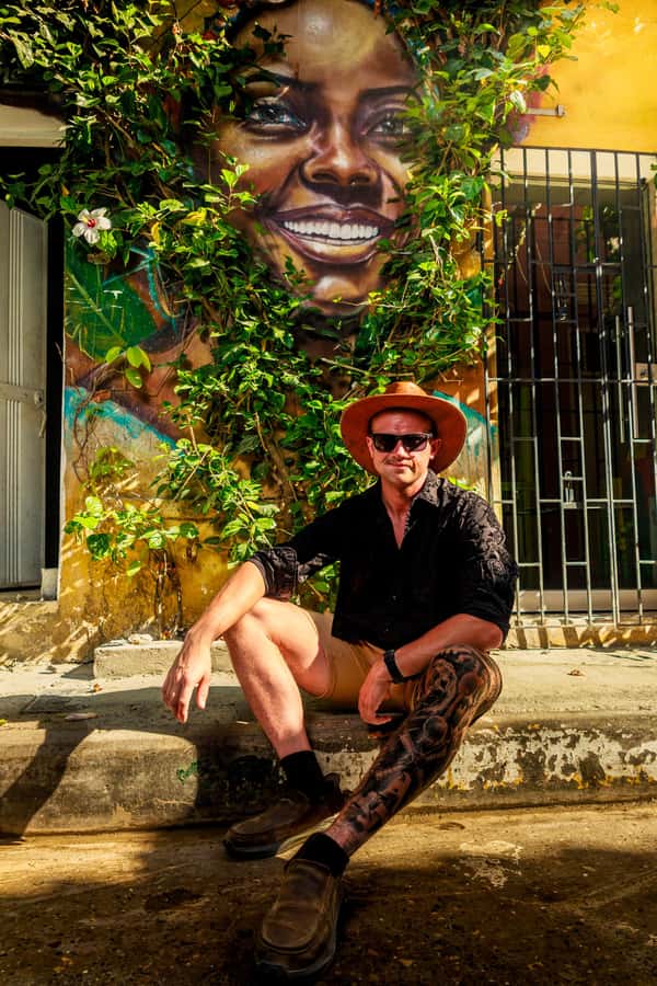 photo session through the streets of cartagena - English, Spanish, and accessibility