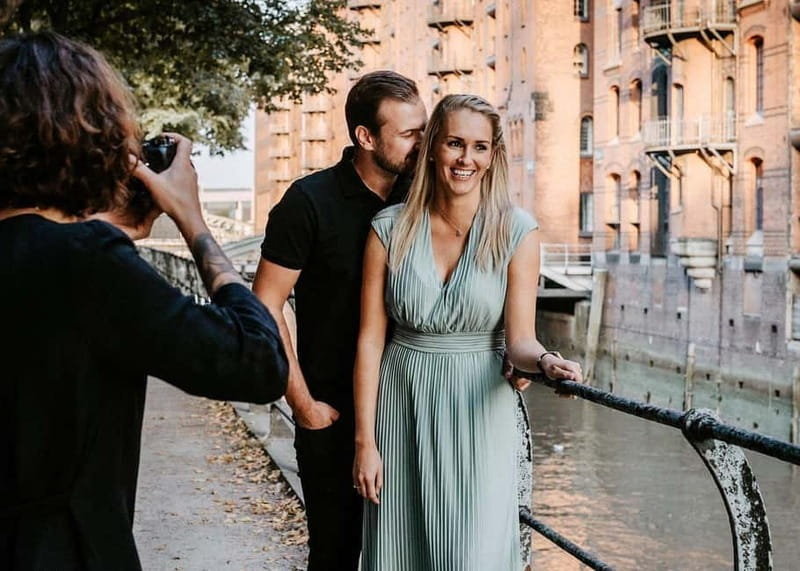 Photo shoot tour in Hamburg with professional photographer Stefanie - Why Speicherstadt works so well for portraits