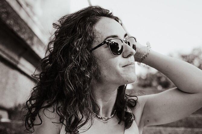 Photo Shooting in Bordeaux Explore the city with a photographer - Ten Minutes at Place de la Bourse
