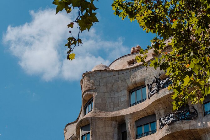 Photo Walking Tour Sagrada Familia and Gaudí in Barcelona - Finding the story in La Pedrera’s details