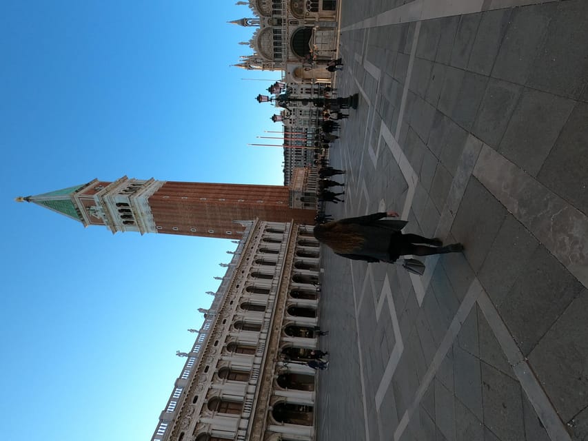Photo with a professional photographer in Venice - Meeting Marius, Ana, and Venice