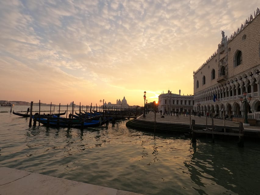 Photo with a professional photographer in Venice - Timing, cancellation, and practical planning