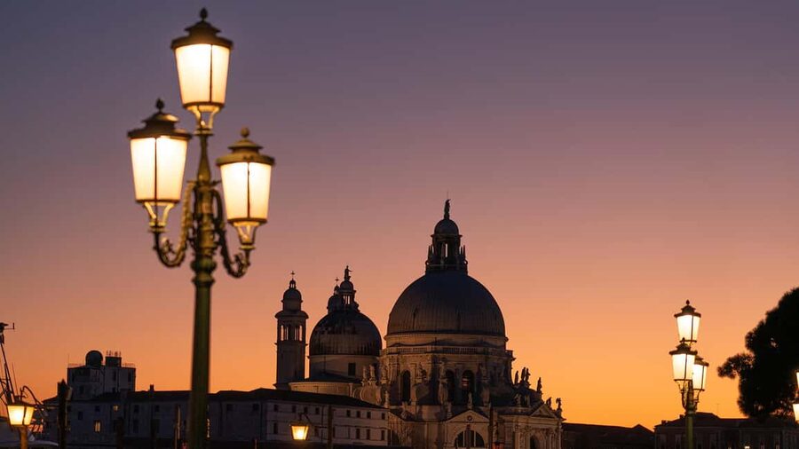 Photo workshop in Venice with a local photographer! - Quiet alleys, bridges, and canals