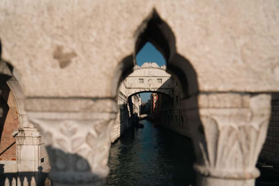 Photo workshop in Venice with a local photographer! - Morning light, pastries, wine, and cicchetti